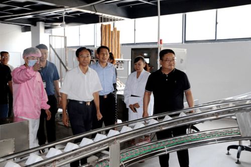 商丘市市場(chǎng)監(jiān)管局局長(zhǎng)戚征倫深入調(diào)研食品藥品經(jīng)營企業(yè)許可驗(yàn)收及技術(shù)推廣服務(wù)工作